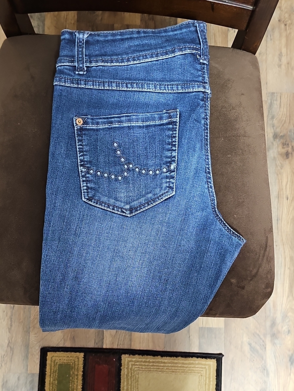 Classic Women's Blue Denim Jeans with Studded Back Pocket And Skinny Lwgs